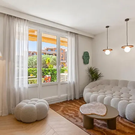 Apartment Luxury Flat By Maisons De Charloc Homes